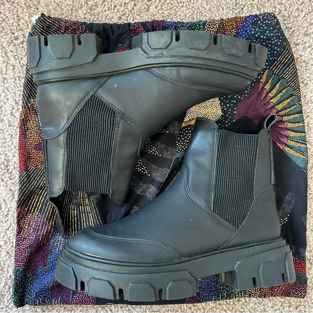 FARM Rio Womens Black Monocolor Lug Sole Chelsea Boots Size 9